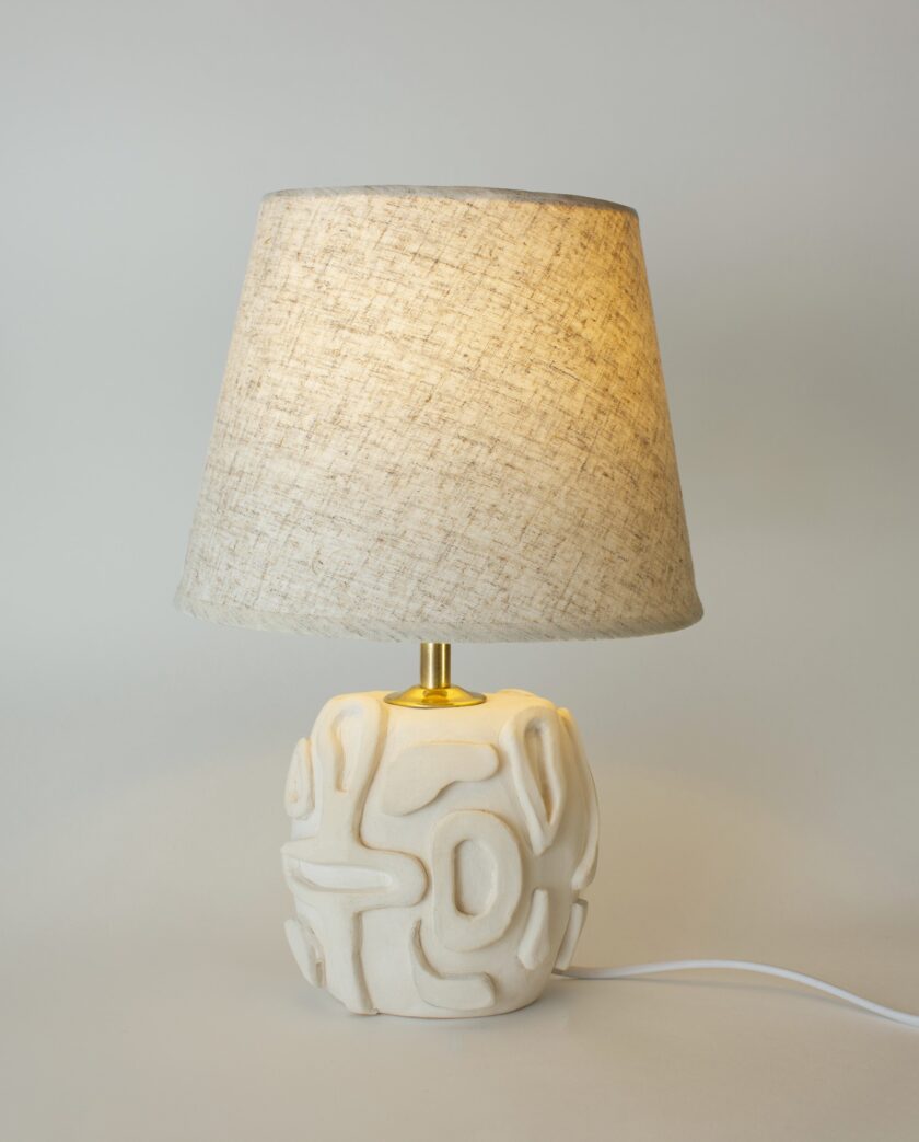 Ceramic table lamp with lampshade. Beige-2000-1